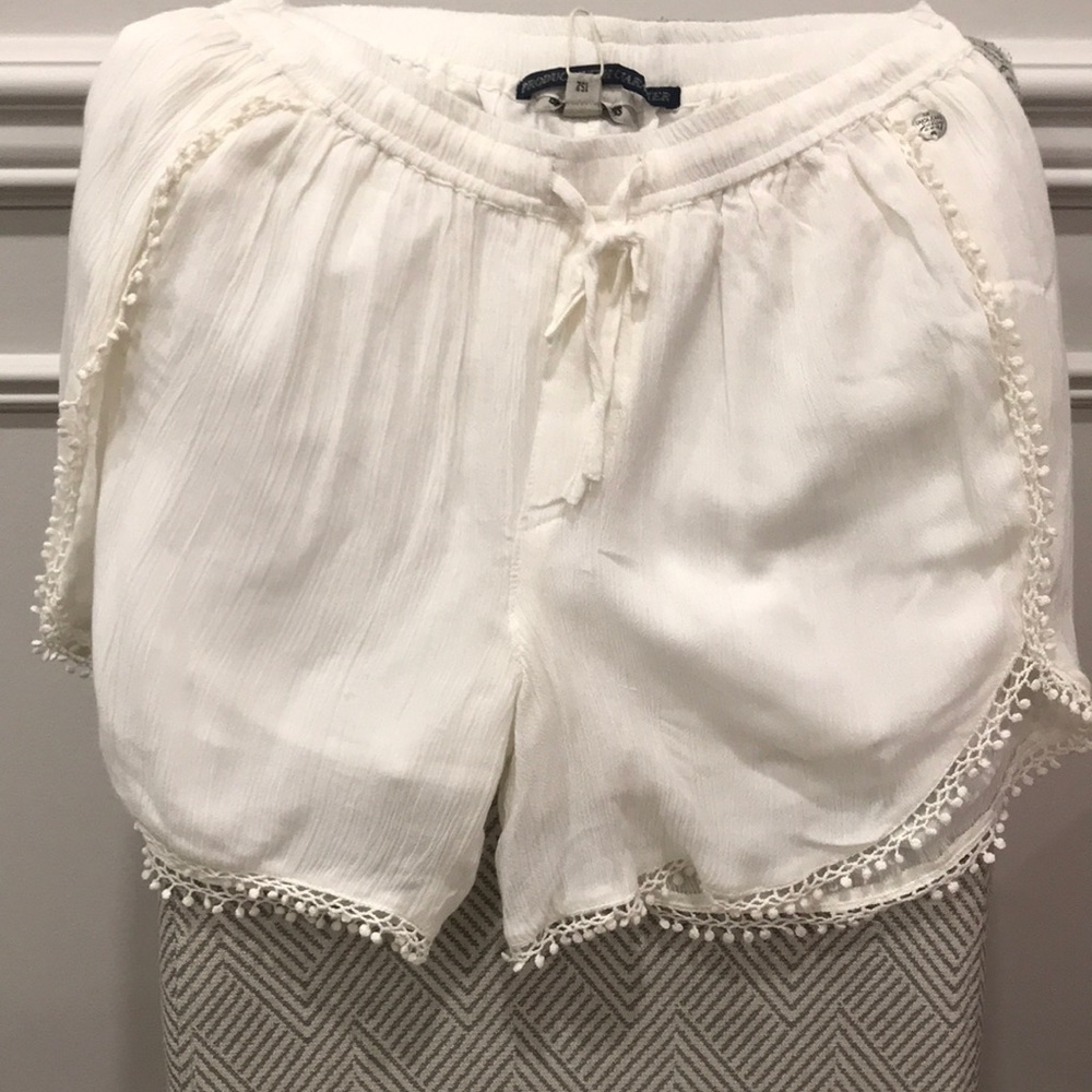 GARCIA NWT ladies summer white shorts.  Size small